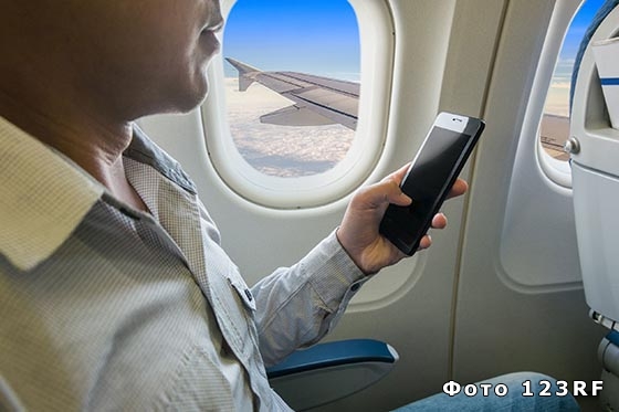Зачем нужно выключать телефон в самолете